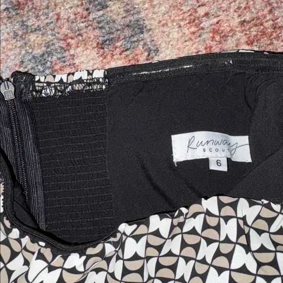 Runway Scout Maxi Dress Size 6 - Picture 4 of 10